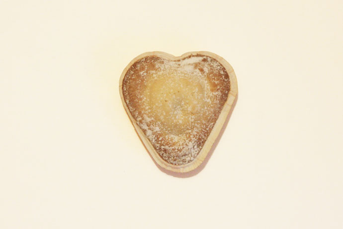 Vaniljhjarta, or vanilla heart, is a type of Swedish pastry