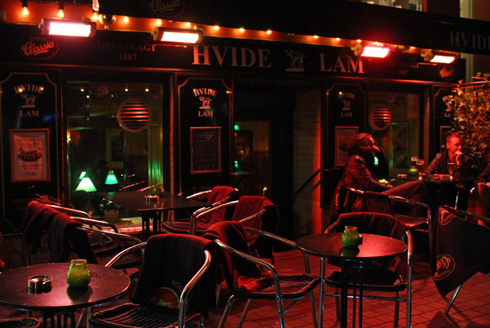 Hvidelam is a good bar for smokers in Copenhagen