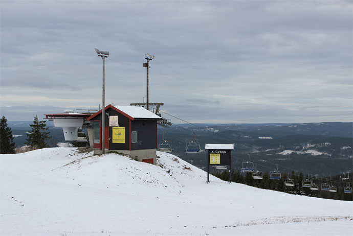 Ski lift at Oslo Winter Park looking out over the hills of Nordmarka