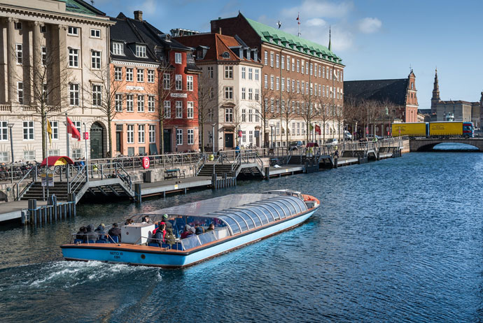 copenhagen canal tour hours