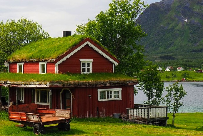 A cottage on the Lofoten islands