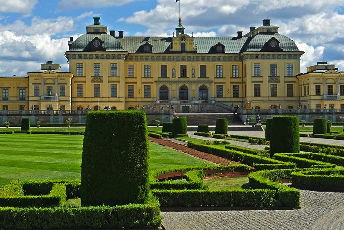 Visiting Drottningholm Palace from Stockholm - Routes North