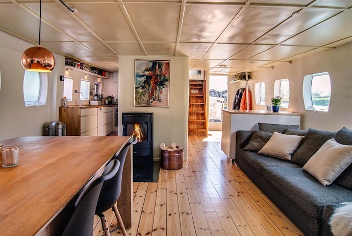 Houseboat with immaculate interior near the opera house, Copenhagen