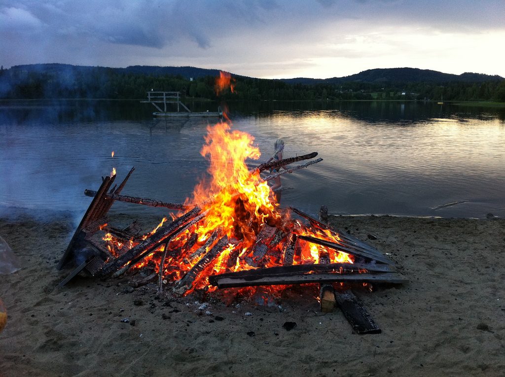 Campfires are allowed on the beach in Norway