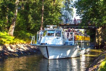 see the sights of Helsinki by canal boat