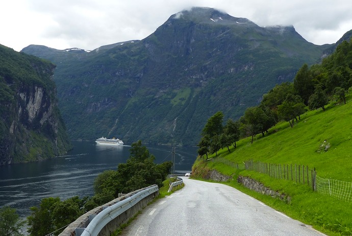 Driving down to the Geirangerfjord is one of the highlights of the Scandinavian road trip