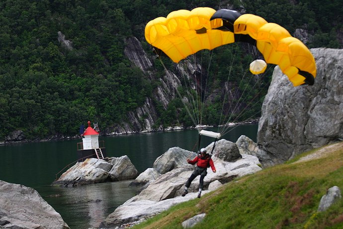 base jumping, Kjerag, Norway