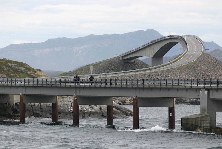 The Atlantershavsvegan is one of Norway's most dramatic scenic drives.