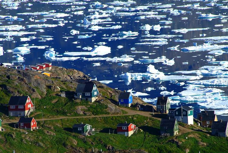 Which is better: Greenland or Iceland?