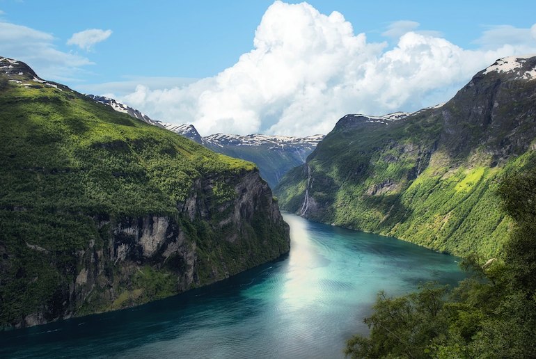 One of the great reasons to move to Norway is for its stunning scenery