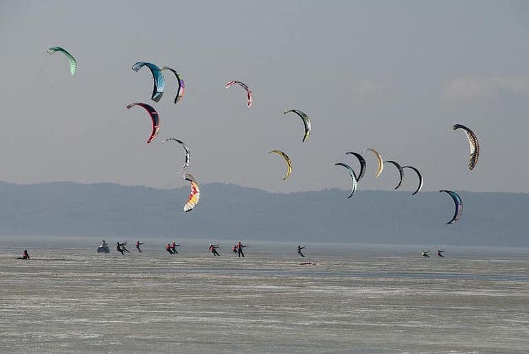 Fun in winter – go snow-kiting in Sweden