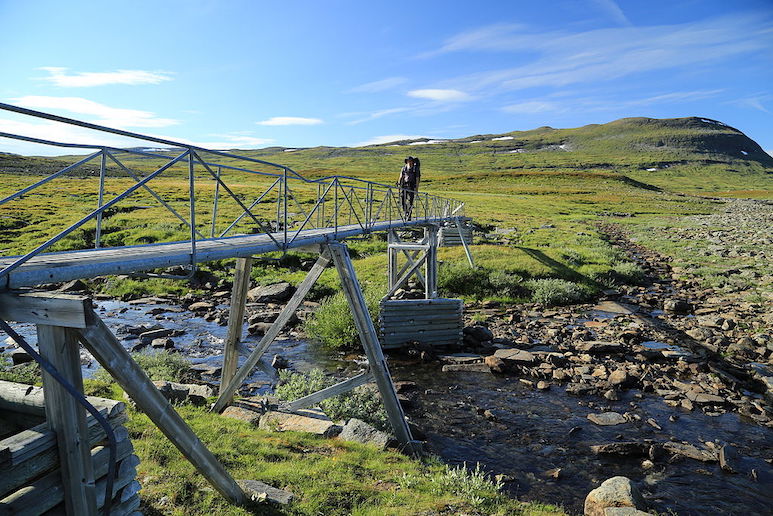 The Arctic Trail crisscrosses over three international borders between Norway, Finland and Sweden.