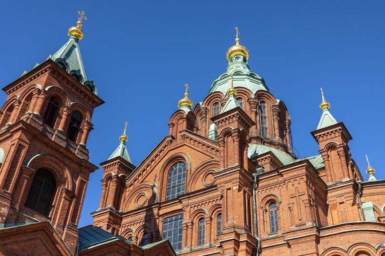 A three-hour layover tour takes in the city's main sights, including Uspenski Catherdral.