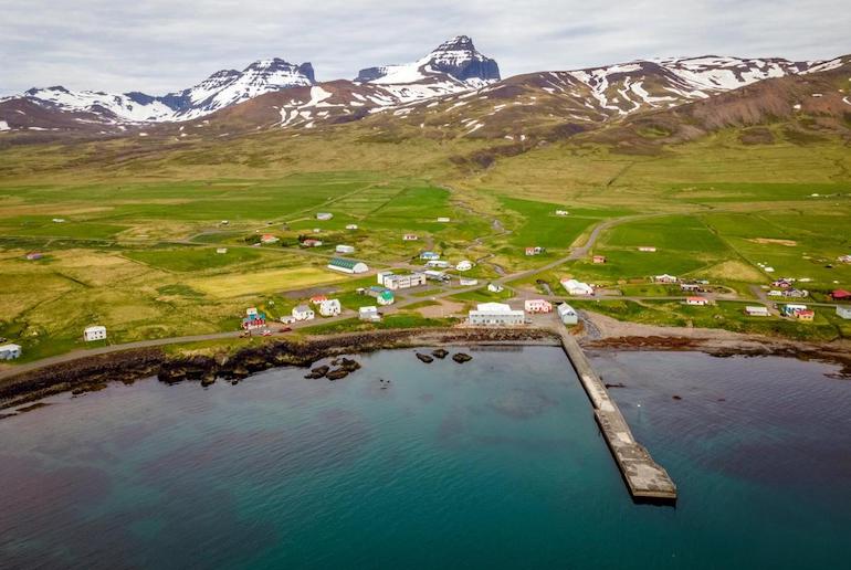 U kunt bierbaden en zeewierbaden nemen in de spa van het Blabjörg Resort in IJsland.