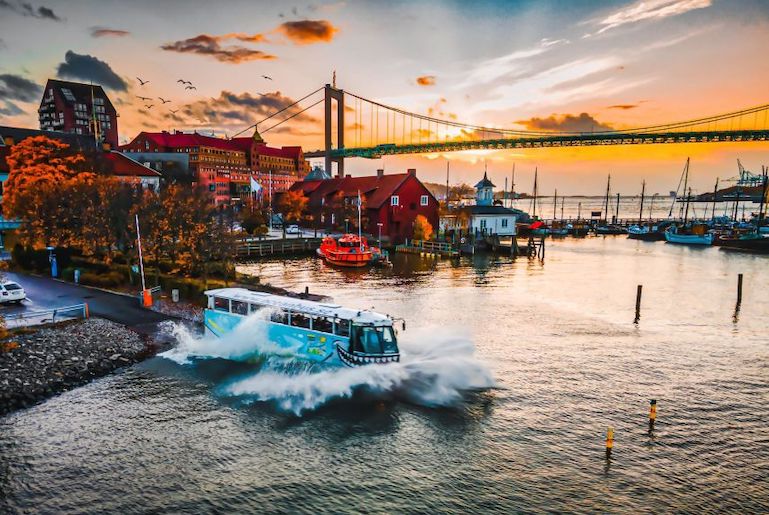 The Ocean Bus is an amphibious vehicle that tours the streets and waterways of Gothenburg