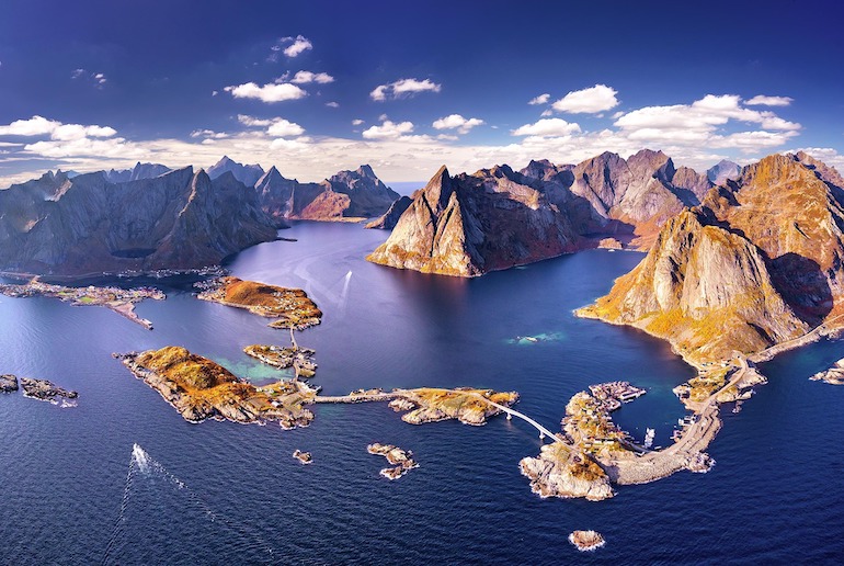 The Lofoten long crossing trail runs through Norway's stunning Lototen islands.