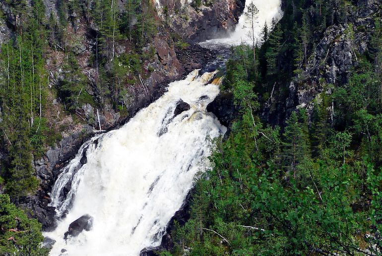 Sweden's Muddos national park is known for its dramatic Muttosgahtjaldak waterfall.