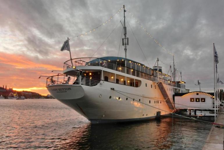 Sleep on a yacht in Stockholm