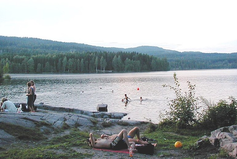 Vist Sognsvann lake on a day-trip from Oslo