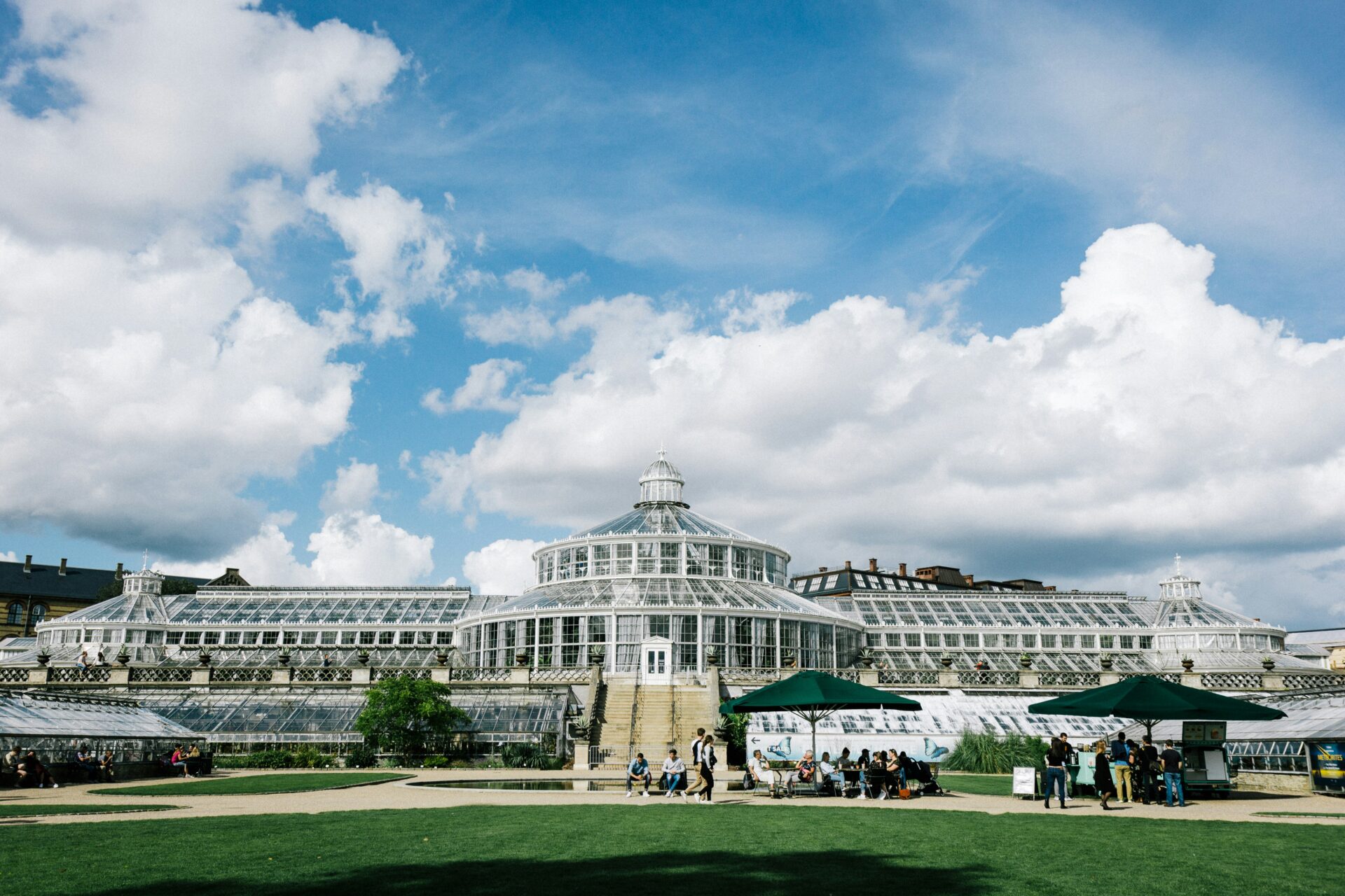 large greenhouse botanical garden